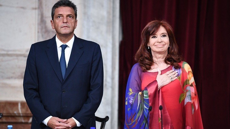 CFK le solt la mano a Massa?