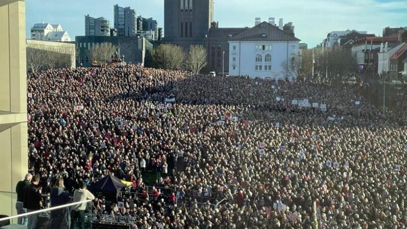 Islandia vivi una protesta protagonizada por mujeres