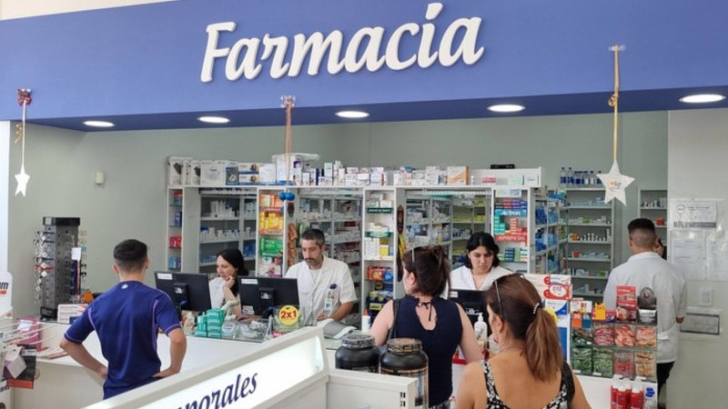 Foto: Fernando de la Orden / Sociedad Las farmacias dejarían de aceptar recetas electrónicas. Farmacia de la localidad de Bernal
30-12-2022