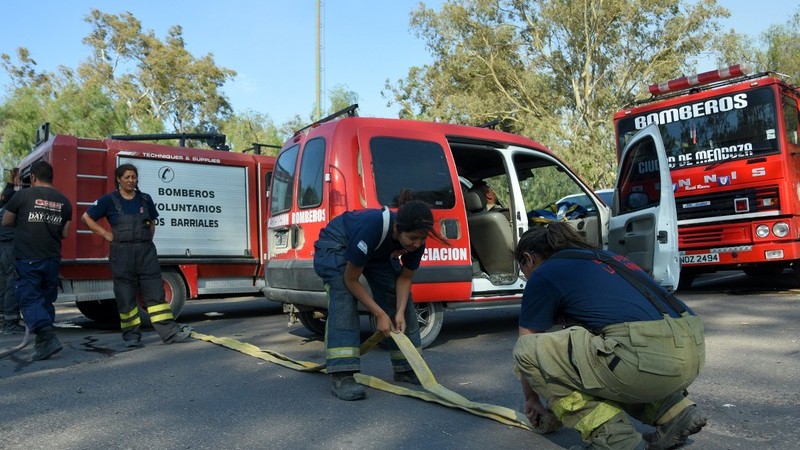 Bomberos de Mendoza reclaman falta de ayuda de Massa