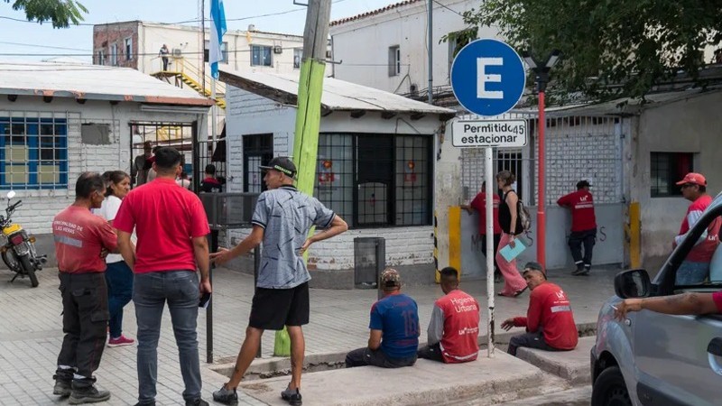 Revuelo en Las Heras: 600 contratos cados