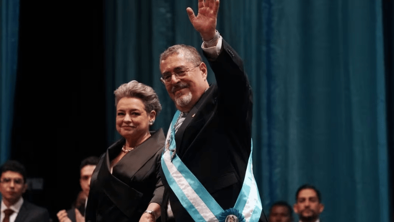 Tardanza y tensin en la asuncin del nuevo presidente de Guatemala