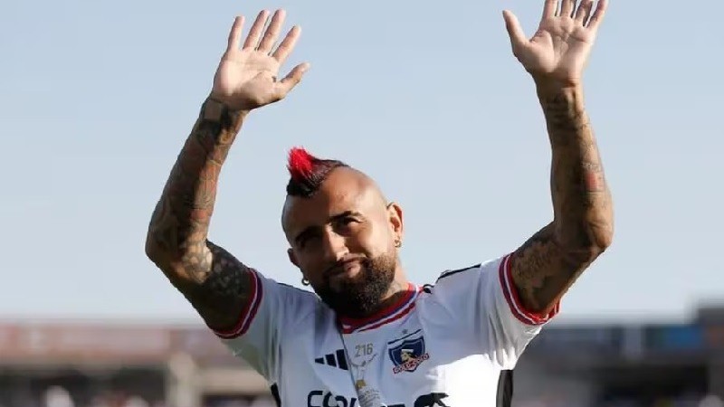 Atencin Tomba: Arturo Vidal fue oficializado en Colo Colo