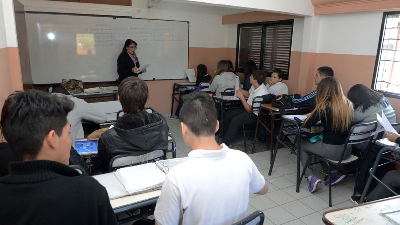 Nuevo ciclo: alumnos llenan las aulas