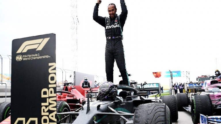 Fórmula 1: un escándalo podría sacarle un título a Hamilton
