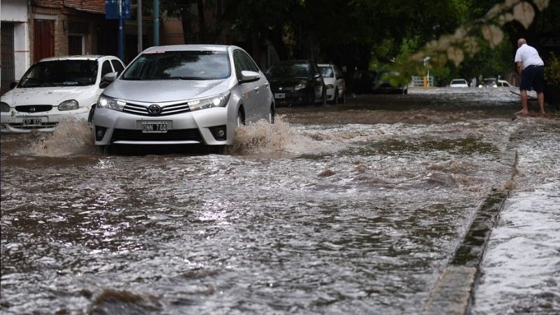 Fuerte tormenta sacudi el Gran Mendoza