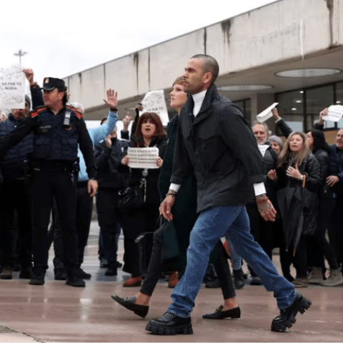 Dani Alves está libre