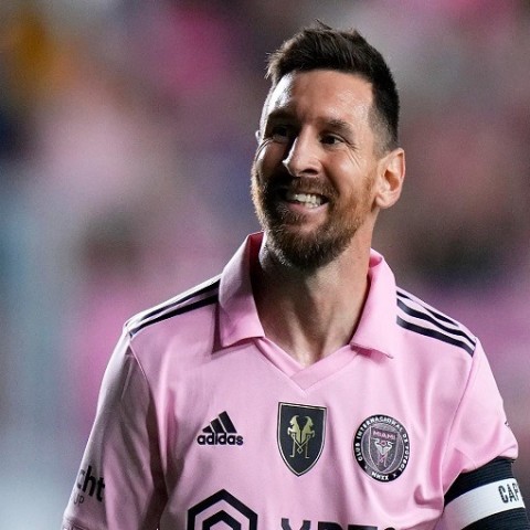 Messi sigue entre algodones