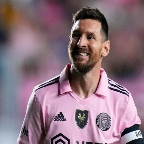 Messi sigue entre algodones