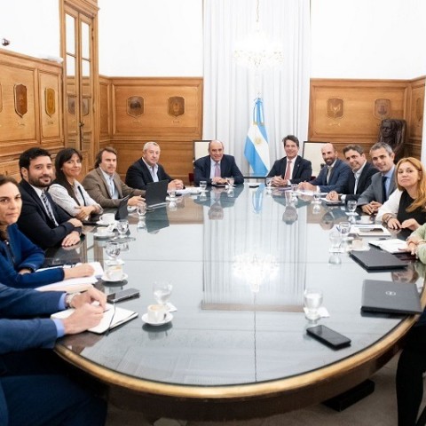 Borrador y cuenta nueva para la &#x201C;Ley Bases&#x201D;