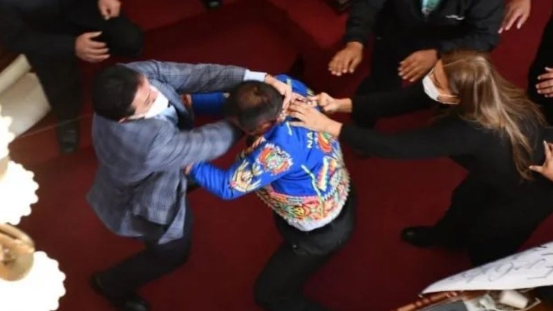 Parlamentarios en el ring