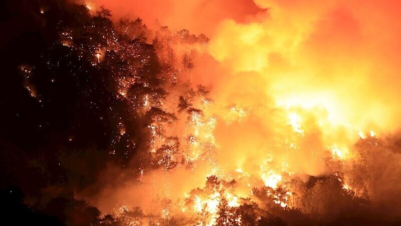 El fuego arrasa en Turqua