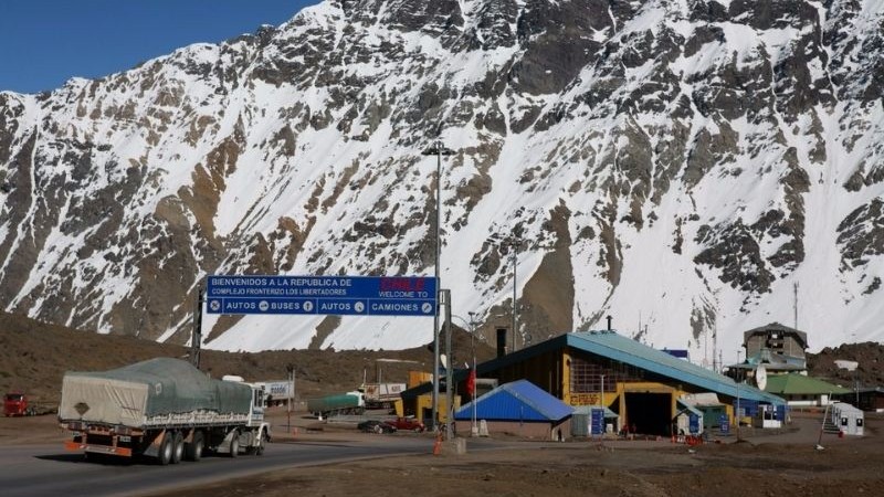 Nevadas: cortaron ruta 7 y 40 y 2.271 camiones varados