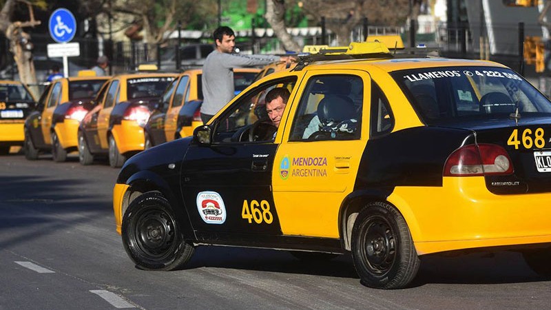 La nueva regla para los taxis y remises de Mendoza