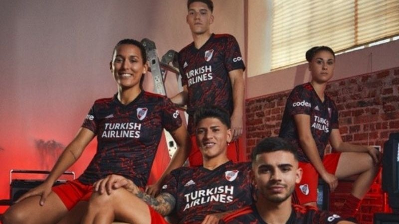 Estrena nueva casaca