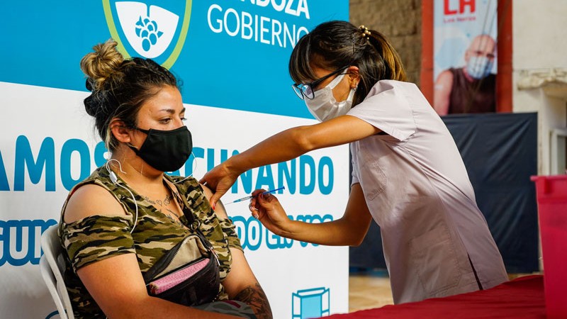 Todos los mayores reforzados con tercera dosis