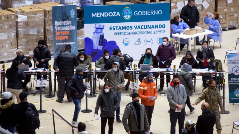 Todos los mayores pueden tener la tercera dosis