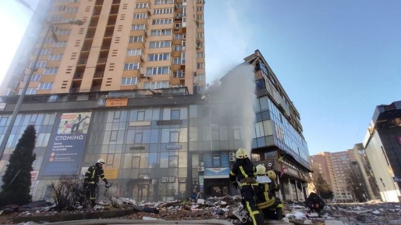 Terror por el misil que se estrella en un edificio ucraniano