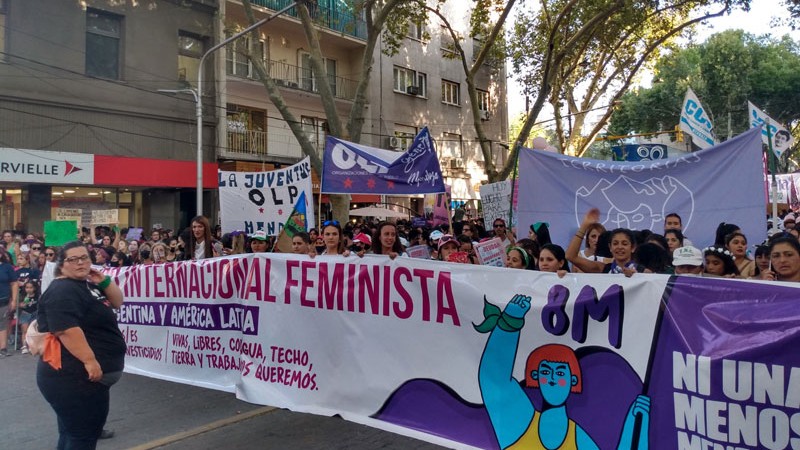 Miles de personas se movilizaron por el #8M