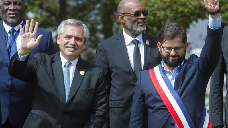 Boric llega a la Argentina en su primer viaje oficial