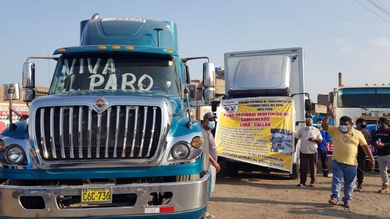 Per est convulsionado y en estado de sitio