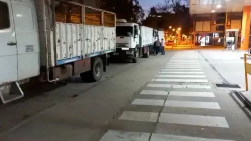 La falta de combustible desat el paro de transportistas