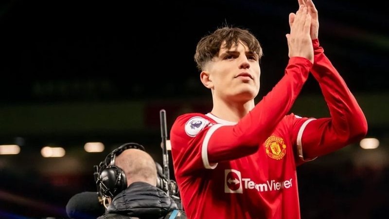 Garnacho tuvo su esperado debut en primera