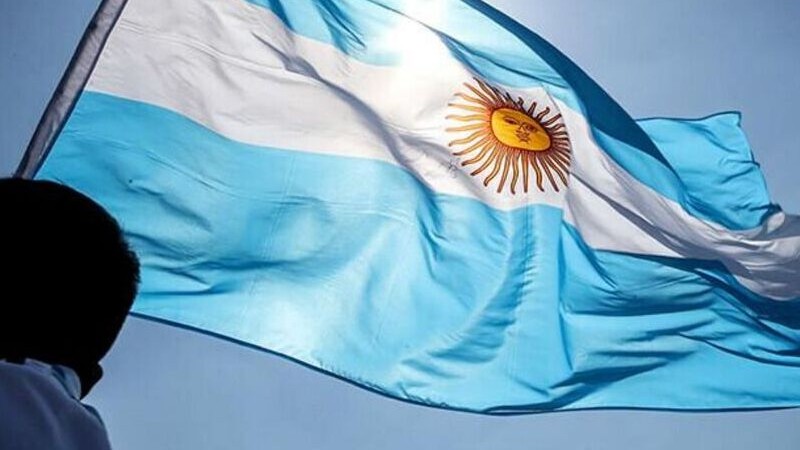 Ser argentino, cada vez ms difcil 