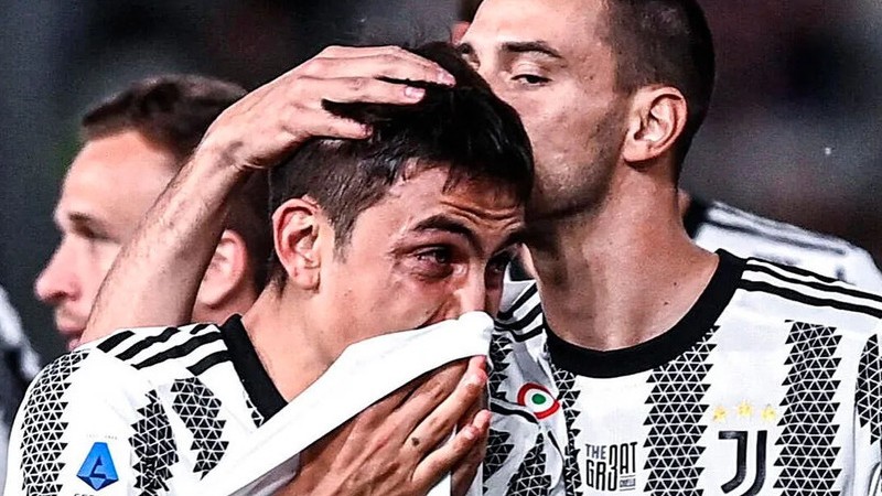 Se va el 10 entre lagrimas y una ovacin gigante