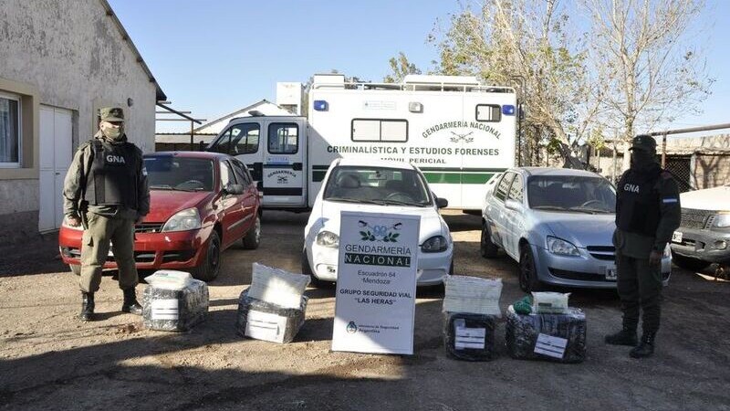 Detuvieron a 2 hombres que portaban 17kg de cocana