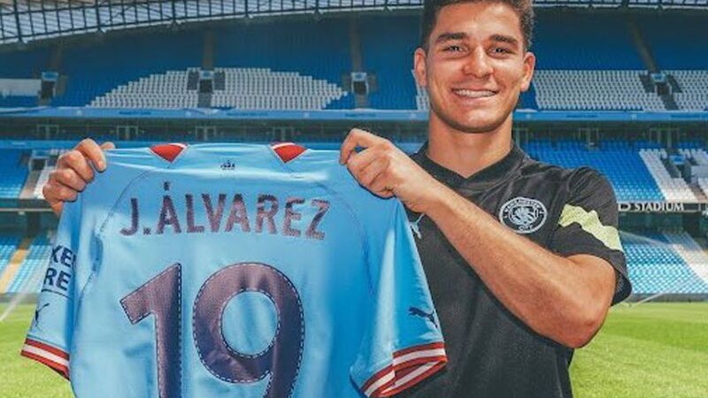 Julin lvarez ya se meti en el bolsillo a los fanticos del City