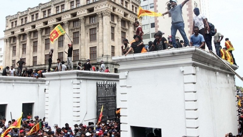 Huy el presidente de Sri Lanka despus de una ola de protestas
