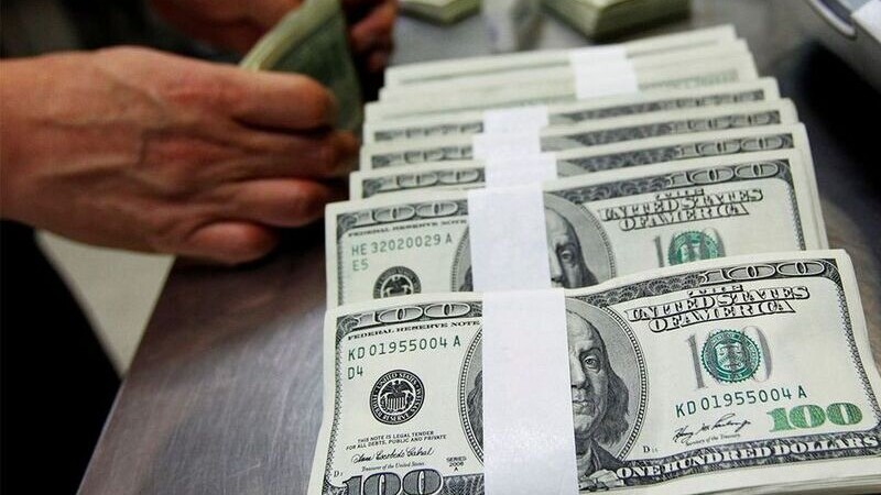 El dlar blue baj y cotiza en $323 en la Provincia