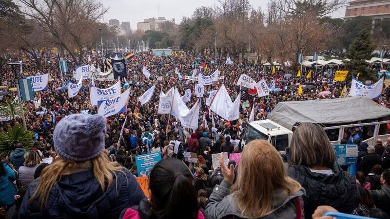 Vuelven a negociar el SUTE y el Gobierno por paritarias