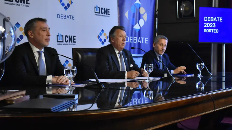 Debate con mayora portea