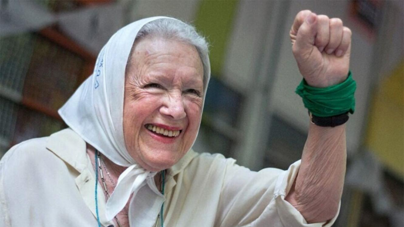 Las Madres de Plaza de Mayo de luto