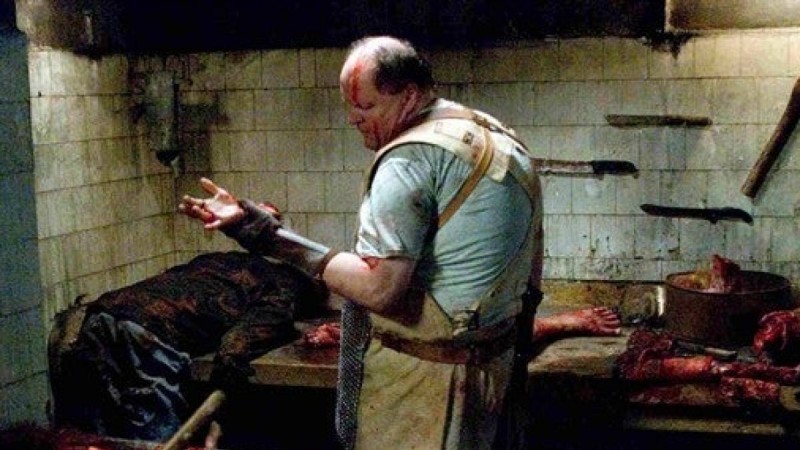 Terror gore y un trgico y terrorfico viaje de amigos en esta imperdible pelcula