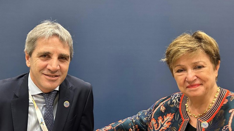 Caputo y Georgieva se tiran flores