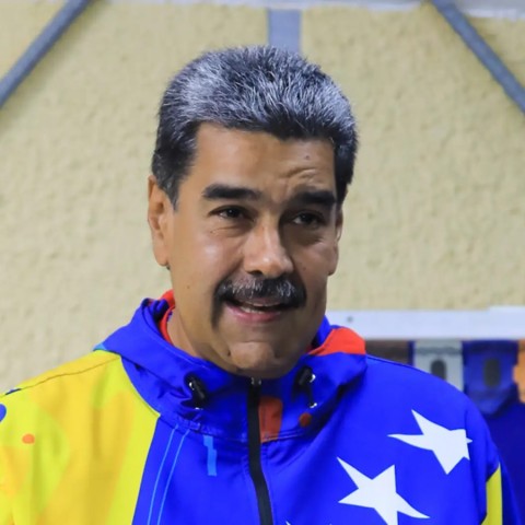 Maduro cierra las fronteras en medio del caos