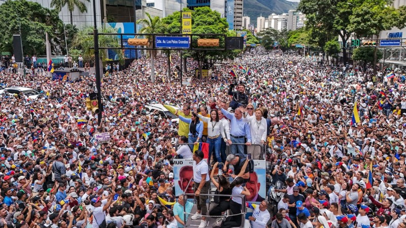 Multitudinarias marchas en Venezuela