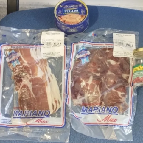 Funcionario detenido por robar en un supermercado