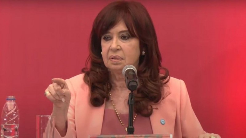 CFK calific de idiota a Milei