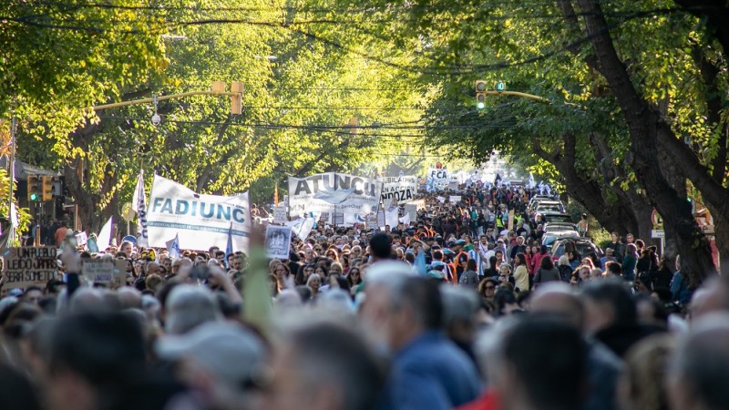 Por aqu caminar la marcha en Mendoza