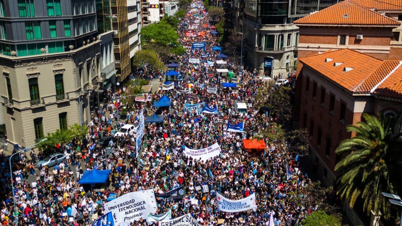 Masiva marcha por la universalidad pblica 