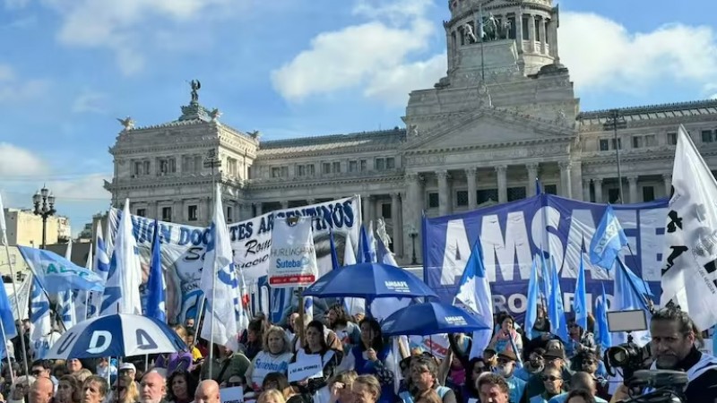 Gremios universitarios lanzaron un paro nacional