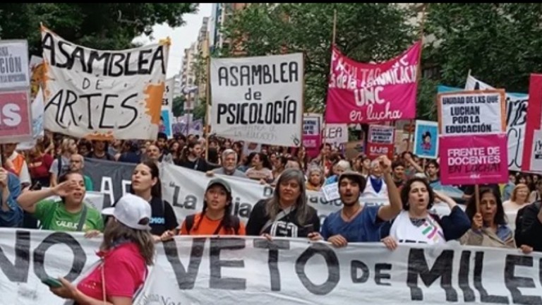 Estudiantes marchan en Córdoba