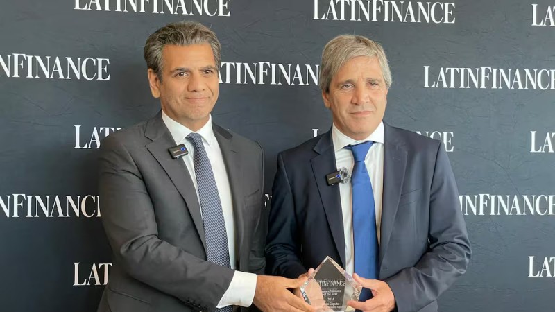 Caputo premiado busca fondos del FMI