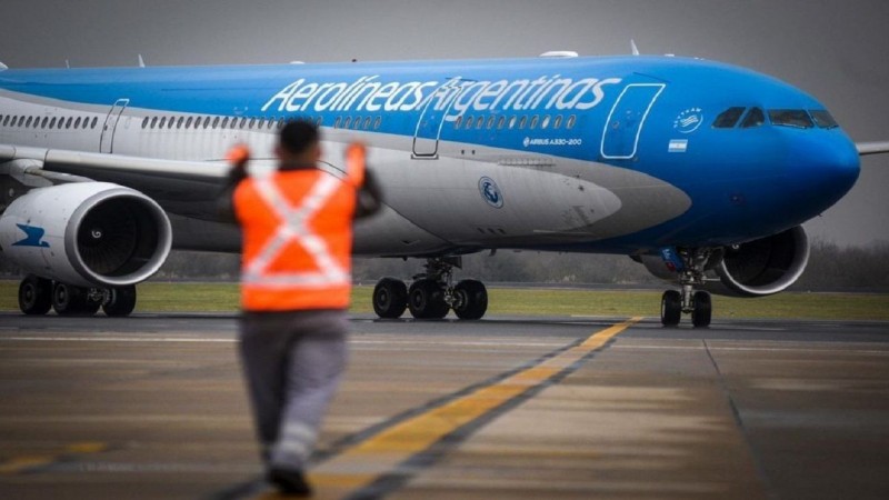 Aerolneas, entre la espada y la pared