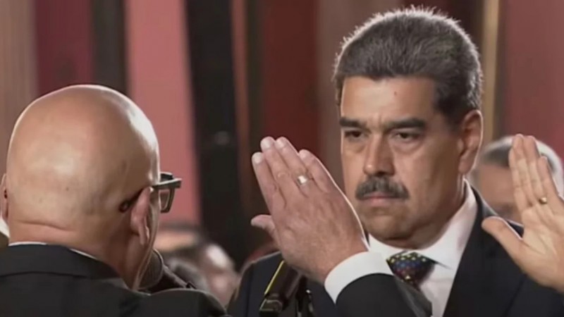 Maduro jur y se autoproclam presidente