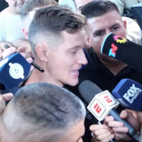 Ander Herrera y Gonzalo Montiel llegaron al país